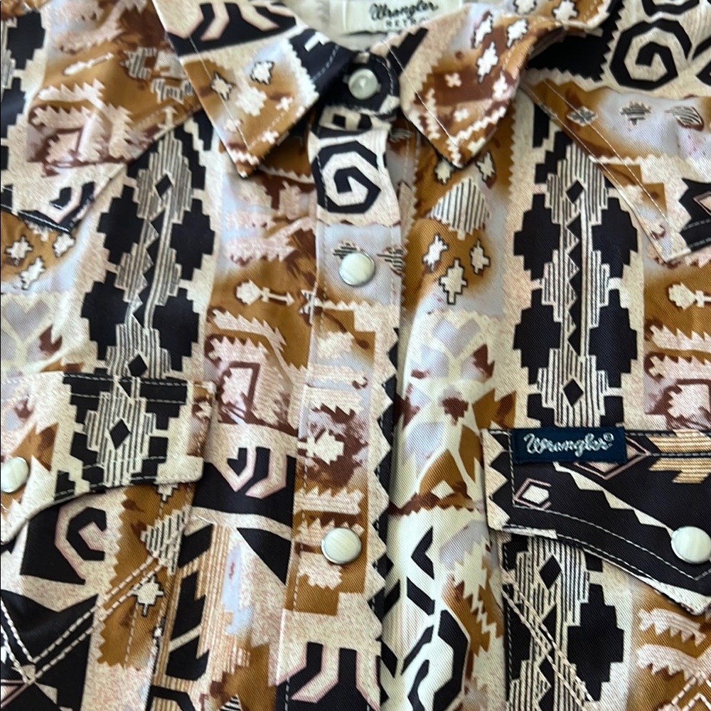 Stylish Geometric Button-Down Shirt - Picture 3 of 7